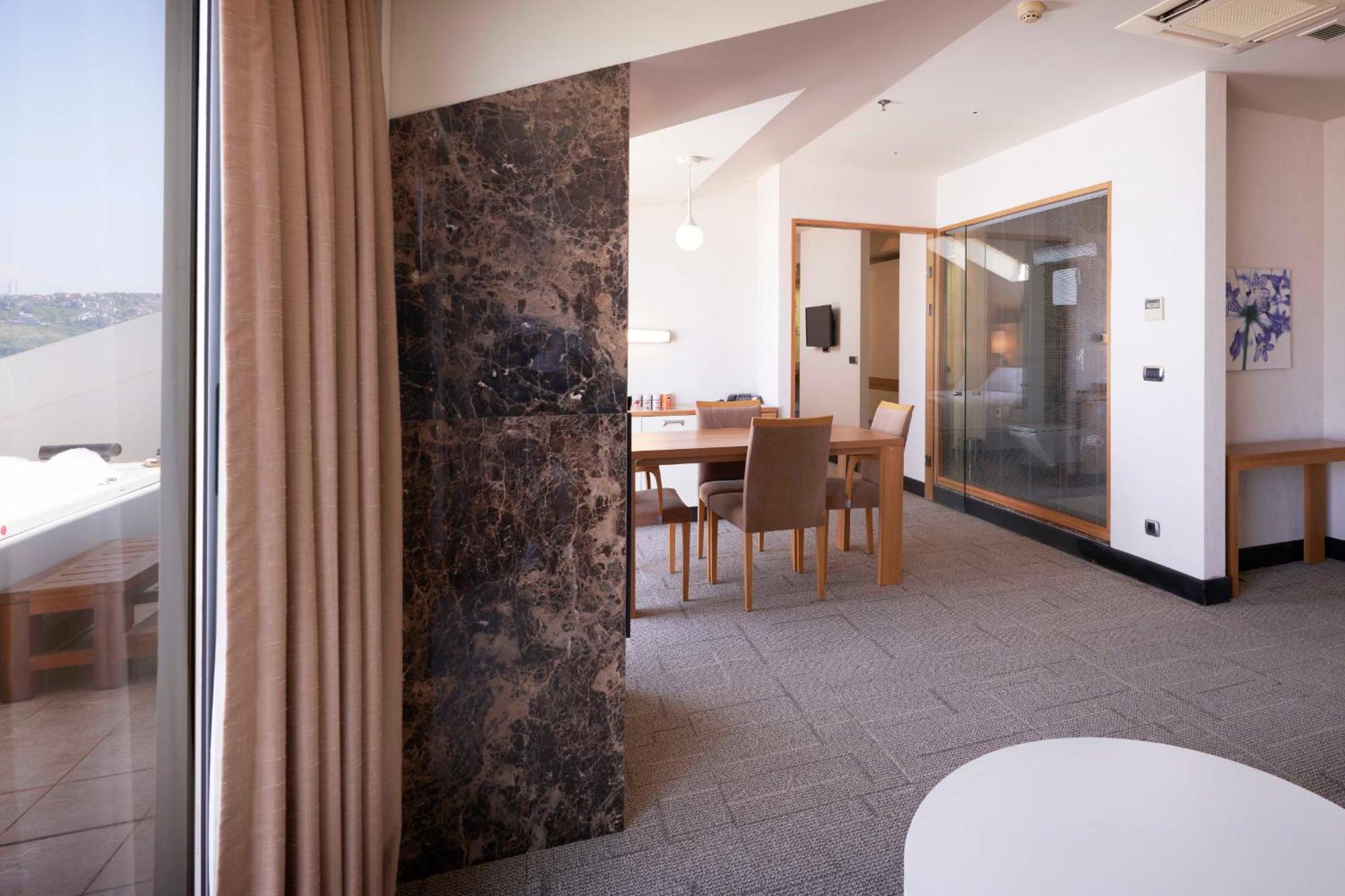 Richmond Nua Wellness - Adult Only