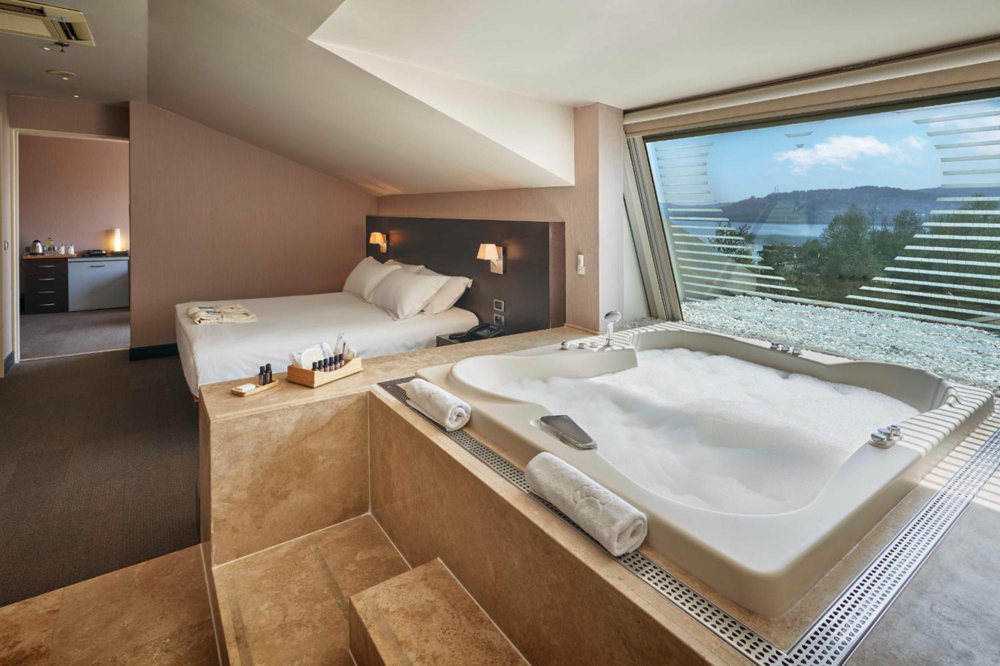 Richmond Nua Wellness - Adult Only